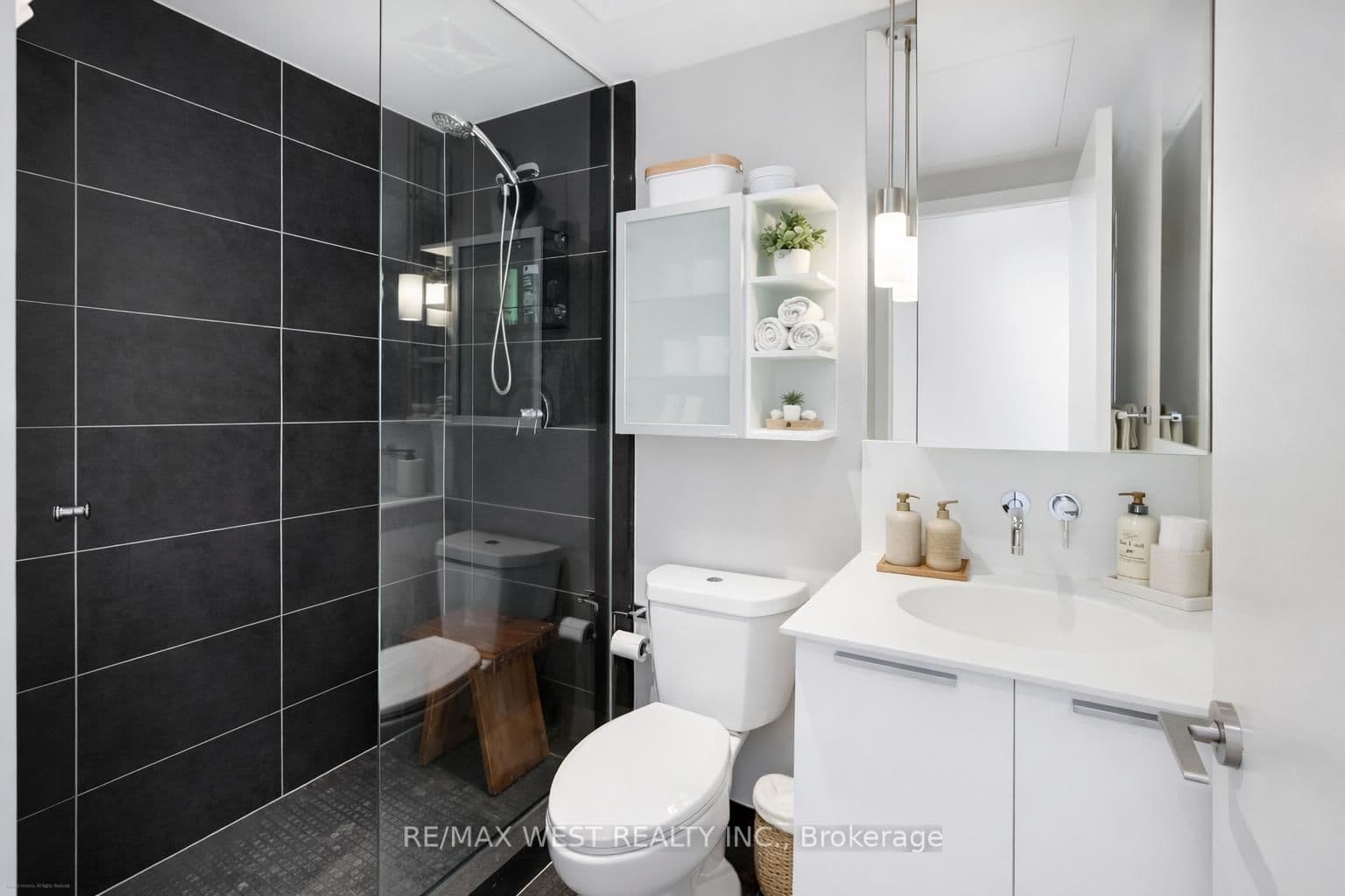 650 King Street W, Unit 310 - Image 4