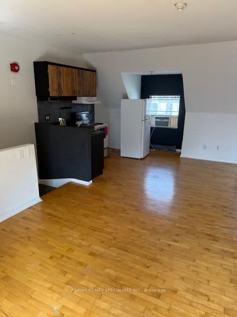 1052 Bathurst Street - Image 4