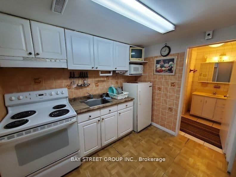73 Regatta Crescent, Unit Lower - Image 4