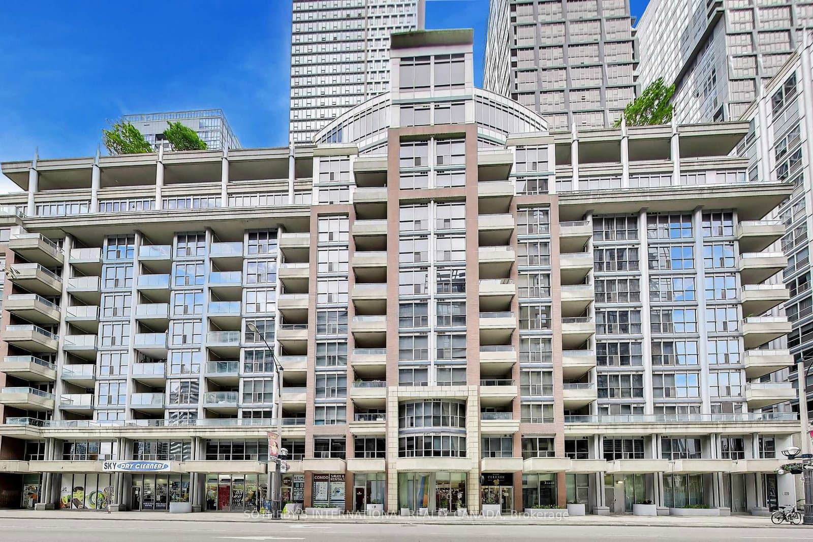 270 Wellington Street W, Unit 1005 - Image 2