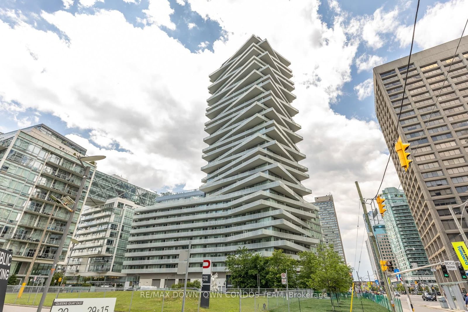 #1410 - 15 Queens Quay E