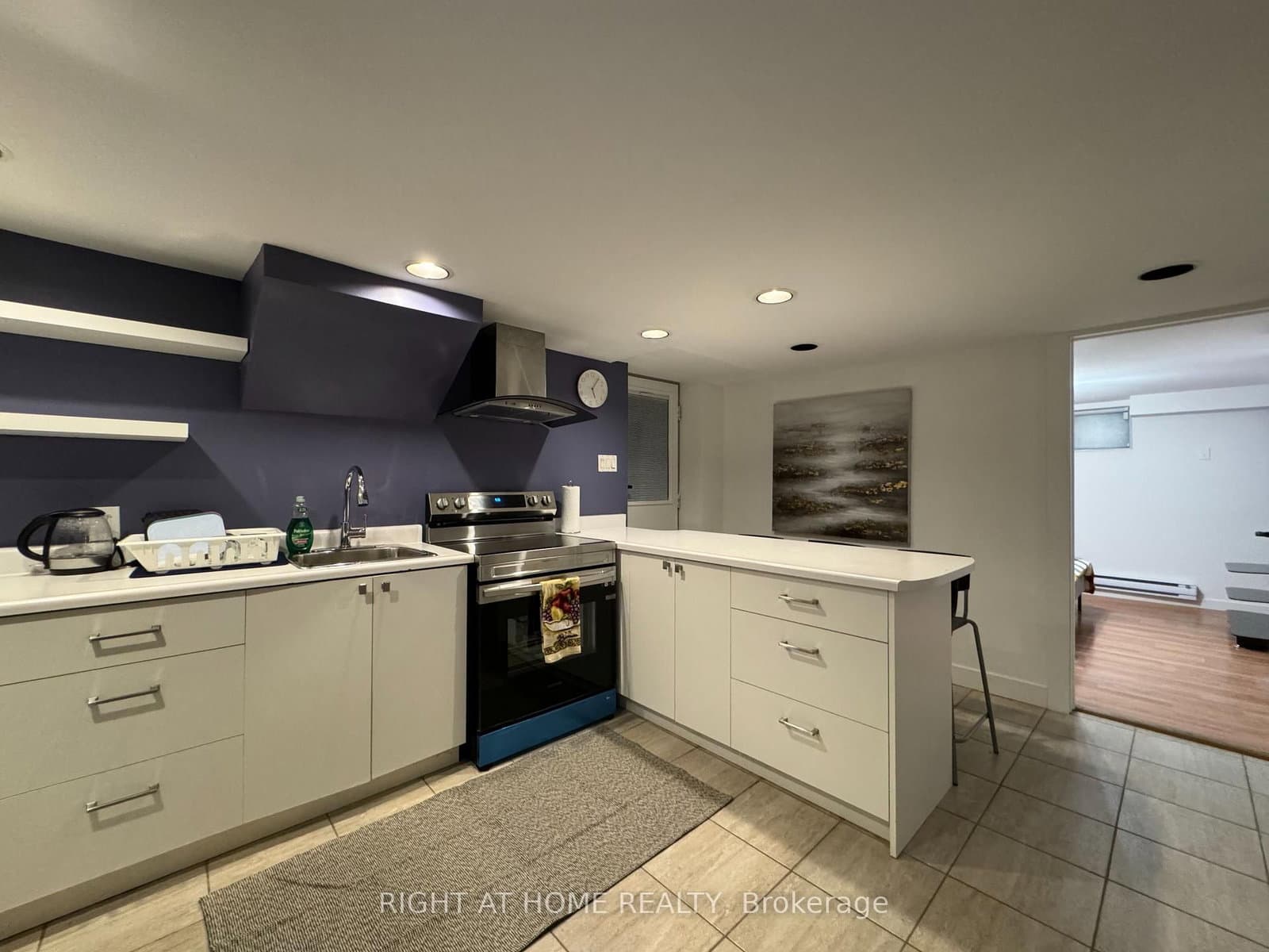 1196 Avenue Road, Unit Lower Apartment - Image 6