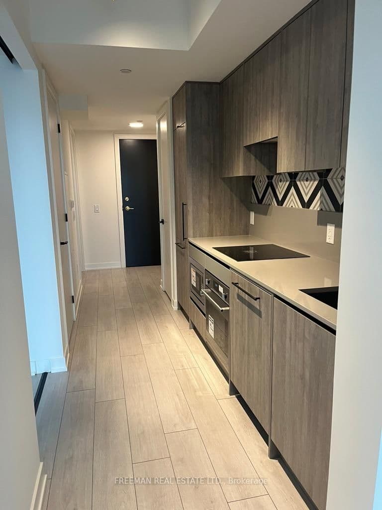 #406 - 5 Lakeview Avenue