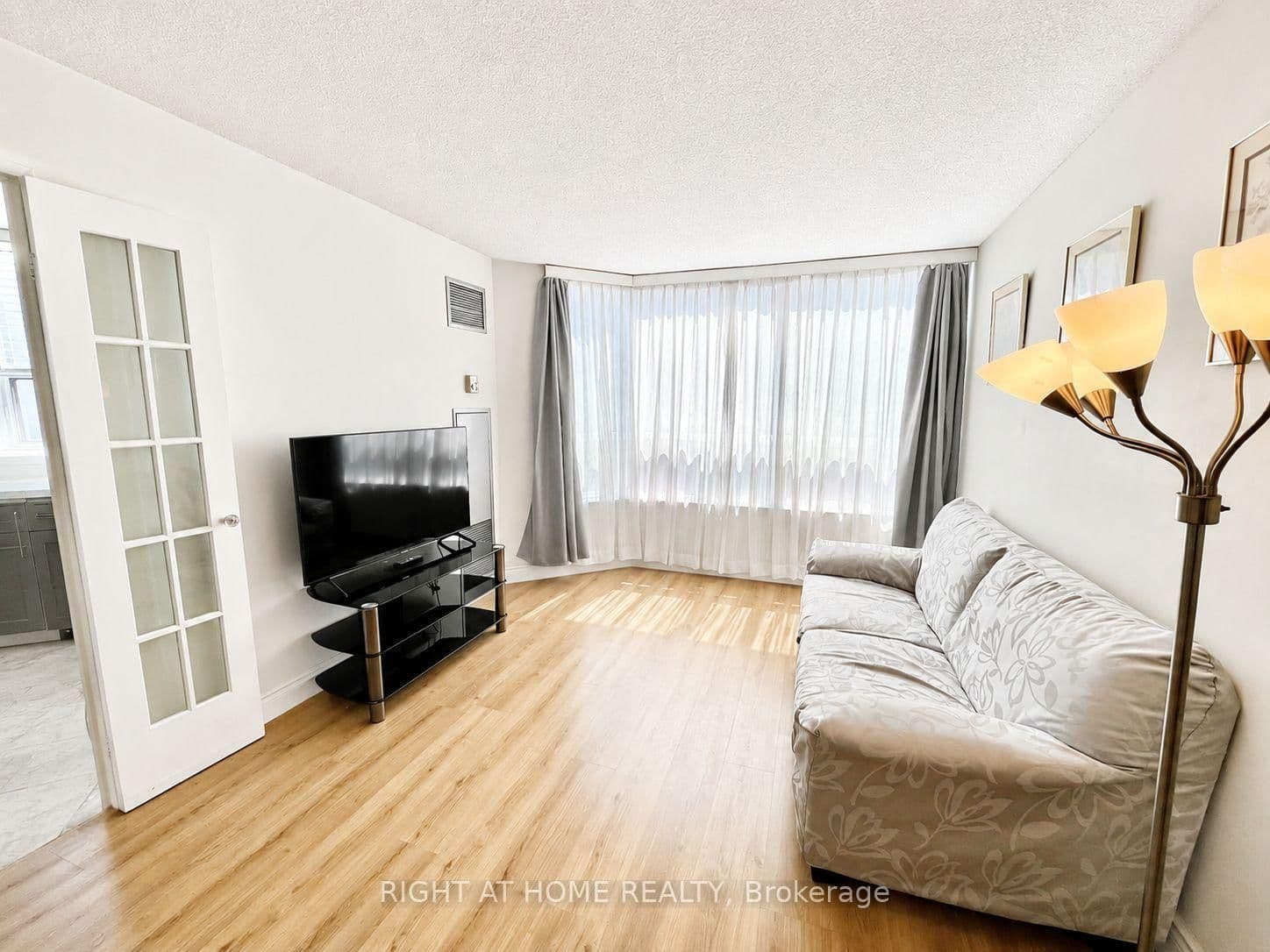 25 Maitland Street W, Unit 1001 - Image 5