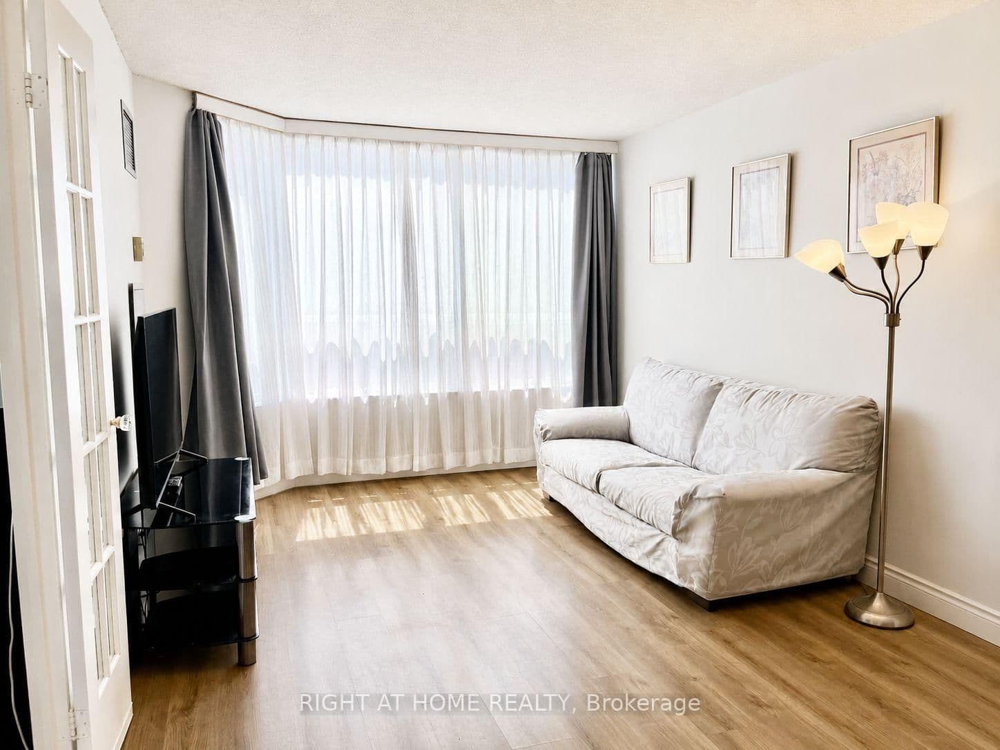 25 Maitland Street W, Unit 1001 - Image 6