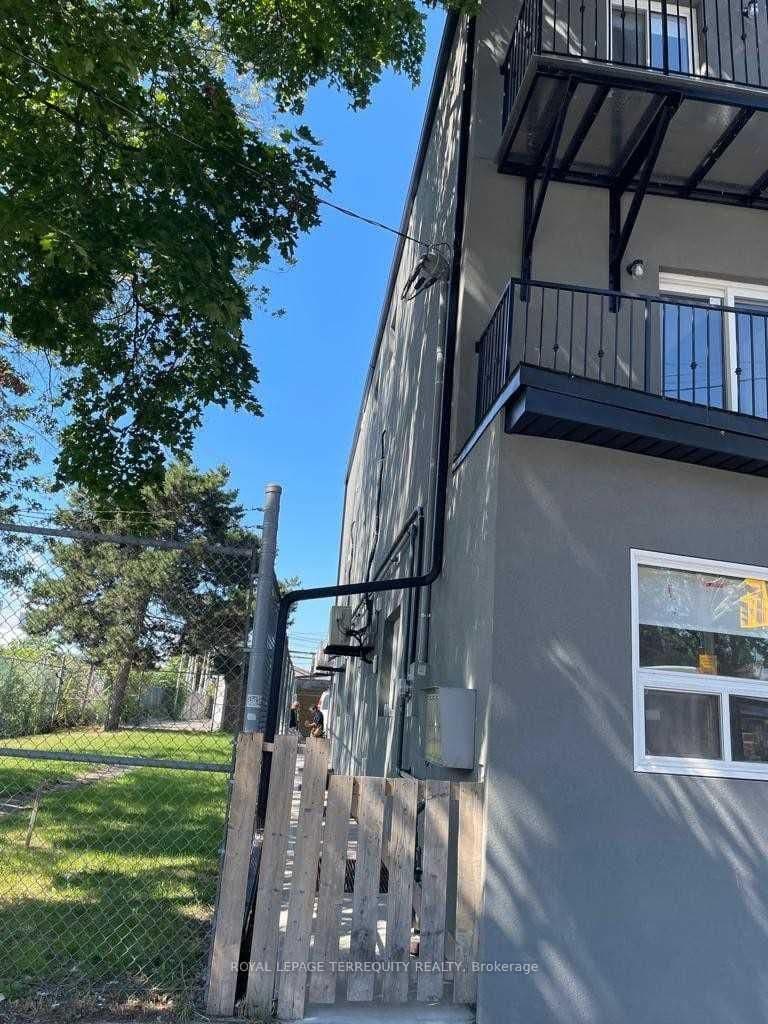 646 Lansdowne Avenue, Unit 3 - Image 2