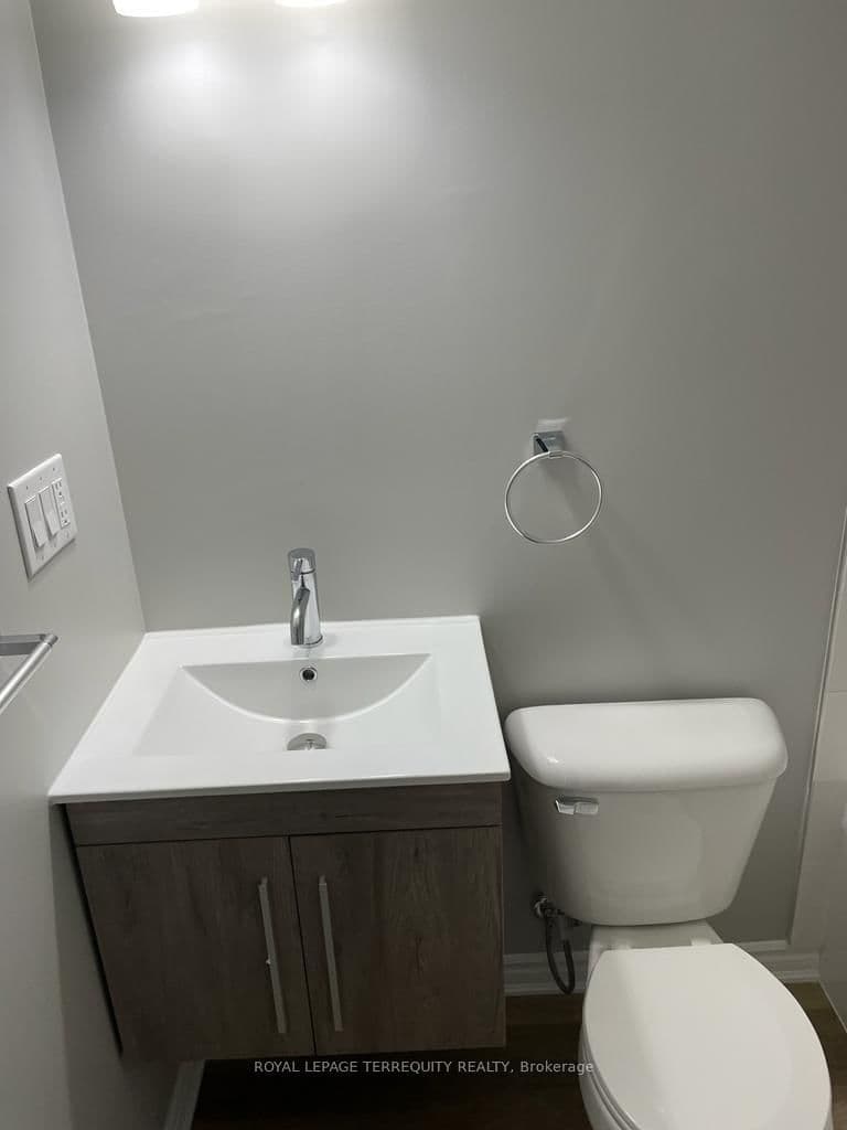 646 Lansdowne Avenue, Unit 3 - Image 5