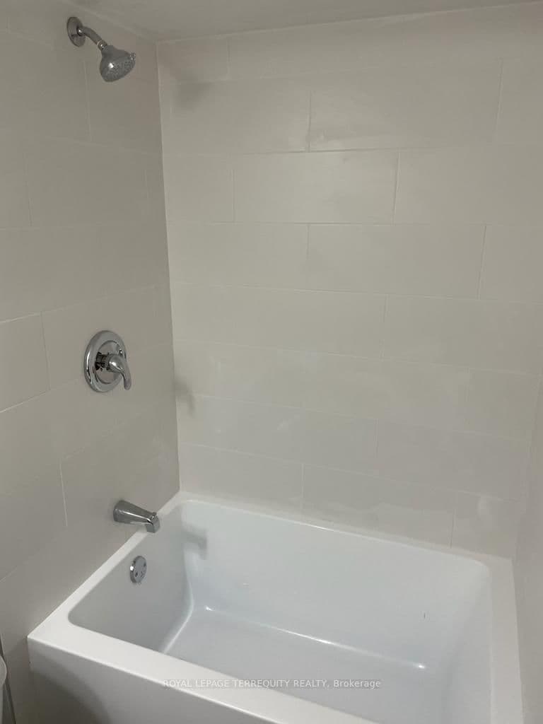 646 Lansdowne Avenue, Unit 3 - Image 6