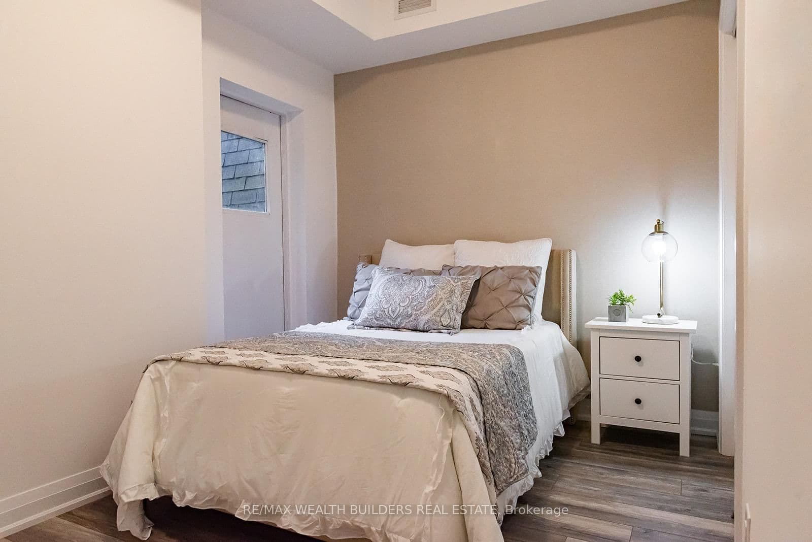 207 Jarvis Street, Unit 7 - Image 2