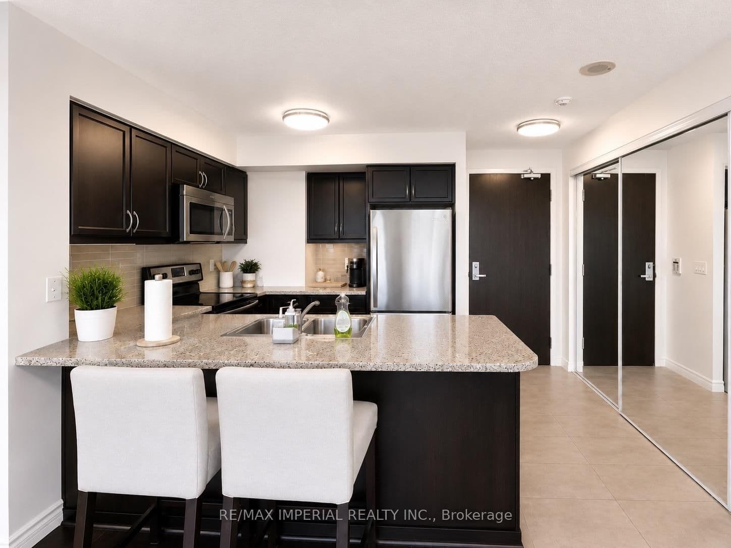 25 Lower Simcoe Street, Unit PH15 - Image 1