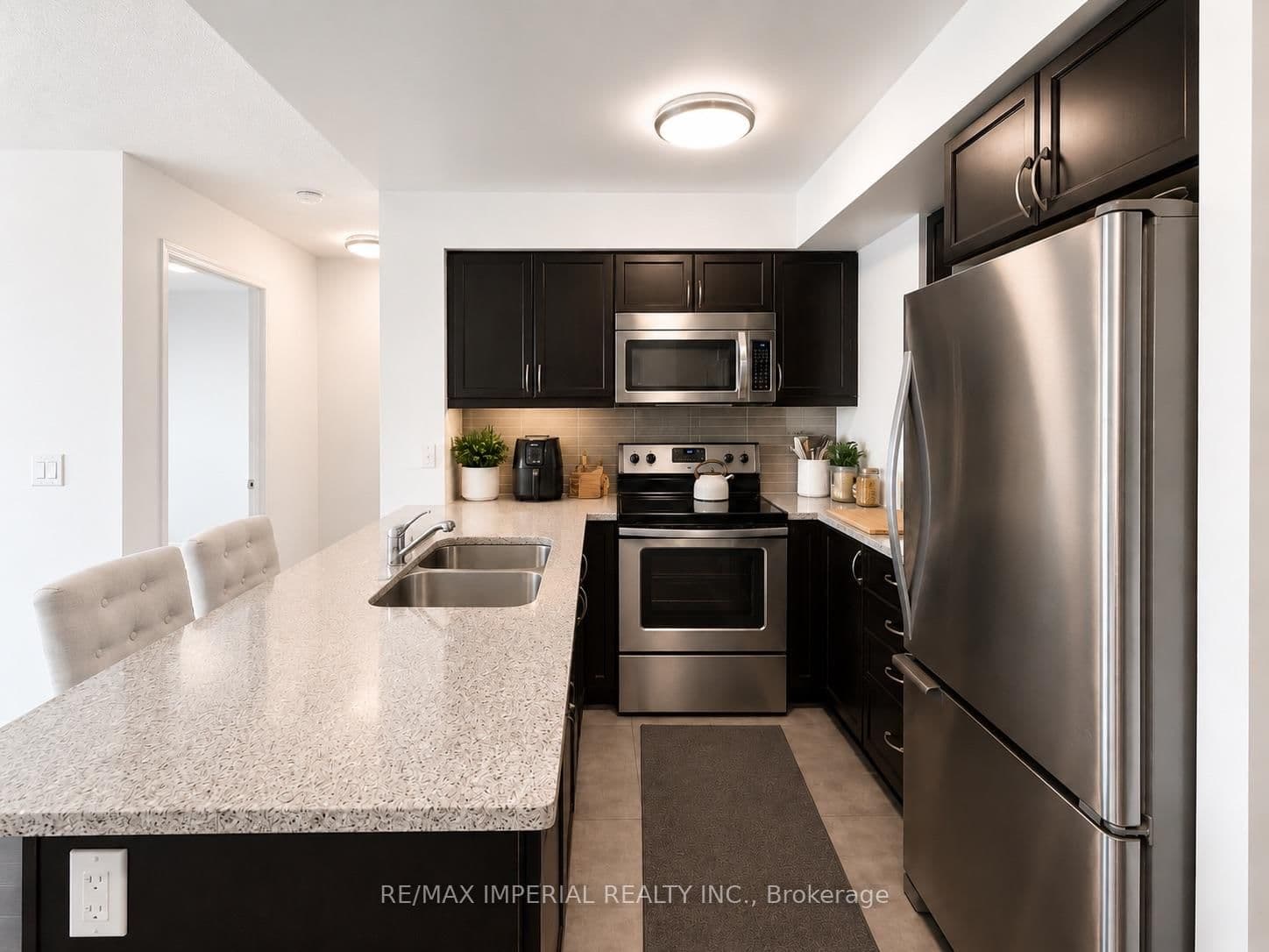 25 Lower Simcoe Street, Unit PH15 - Image 4
