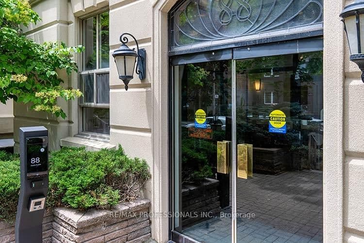 88 Charles Street E, Unit 702 - Image 4
