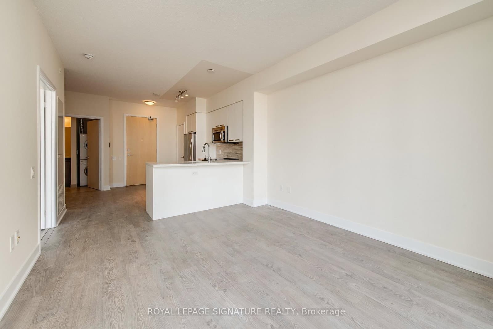 30 Roehampton Avenue, Unit 806 - Image 4