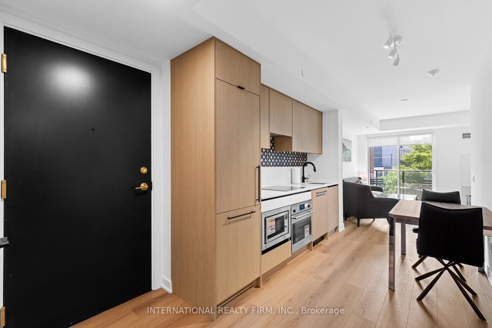 5 Lakeview (Short Term) Avenue, Unit 409 - Image 1