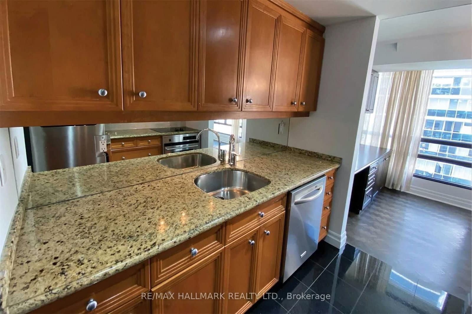 447 Walmer Road, Unit Ph10 - Image 6