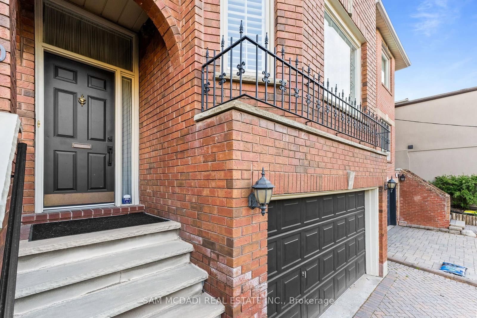 690 Oriole Parkway - Image 3