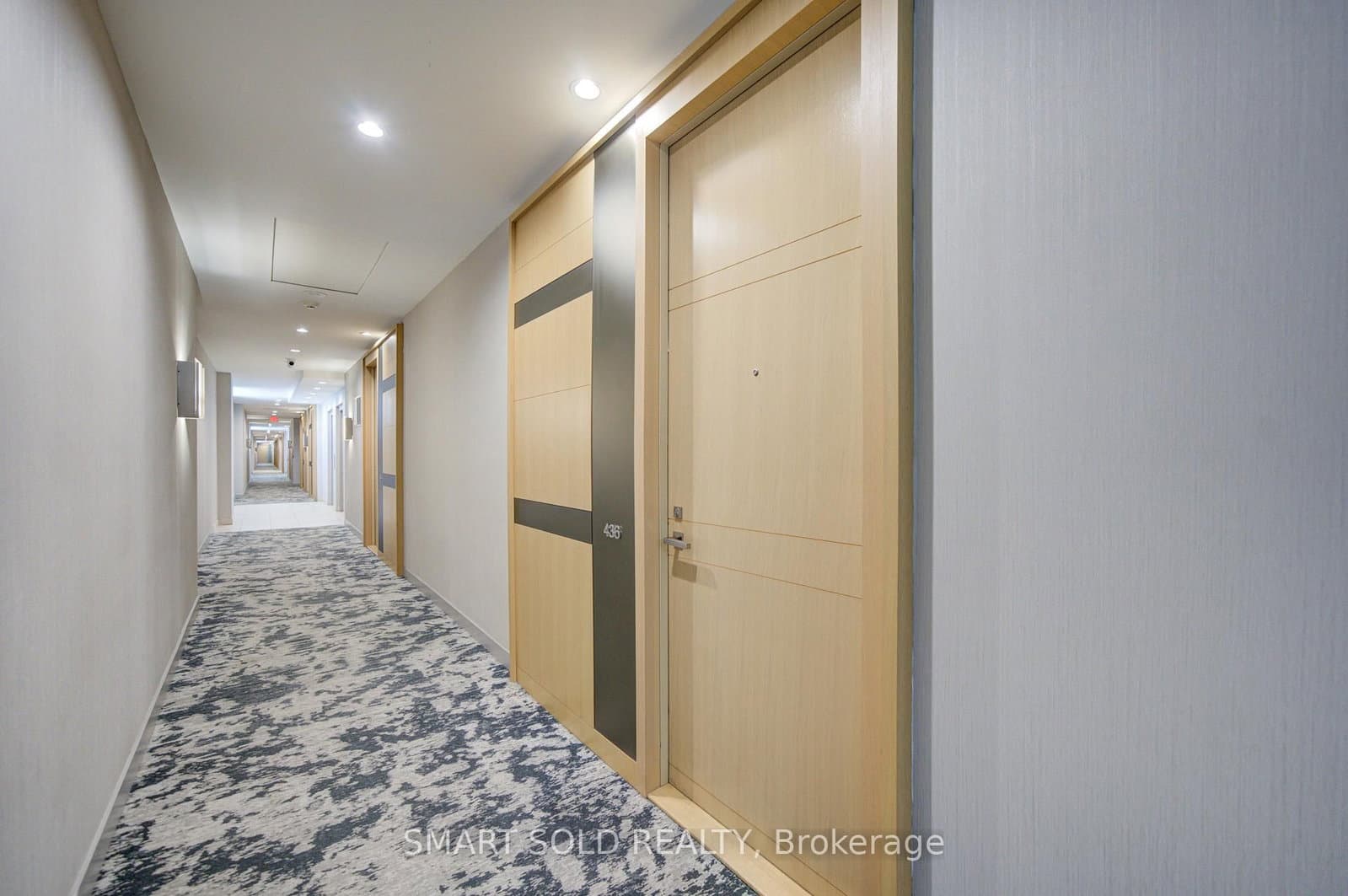 #436 - 39 Queens Quay E