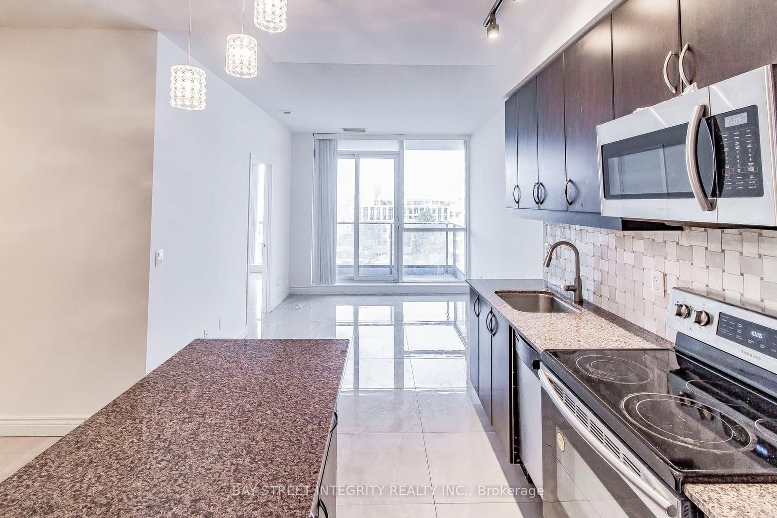 2885 Bayview Avenue, Unit 813 - Image 1