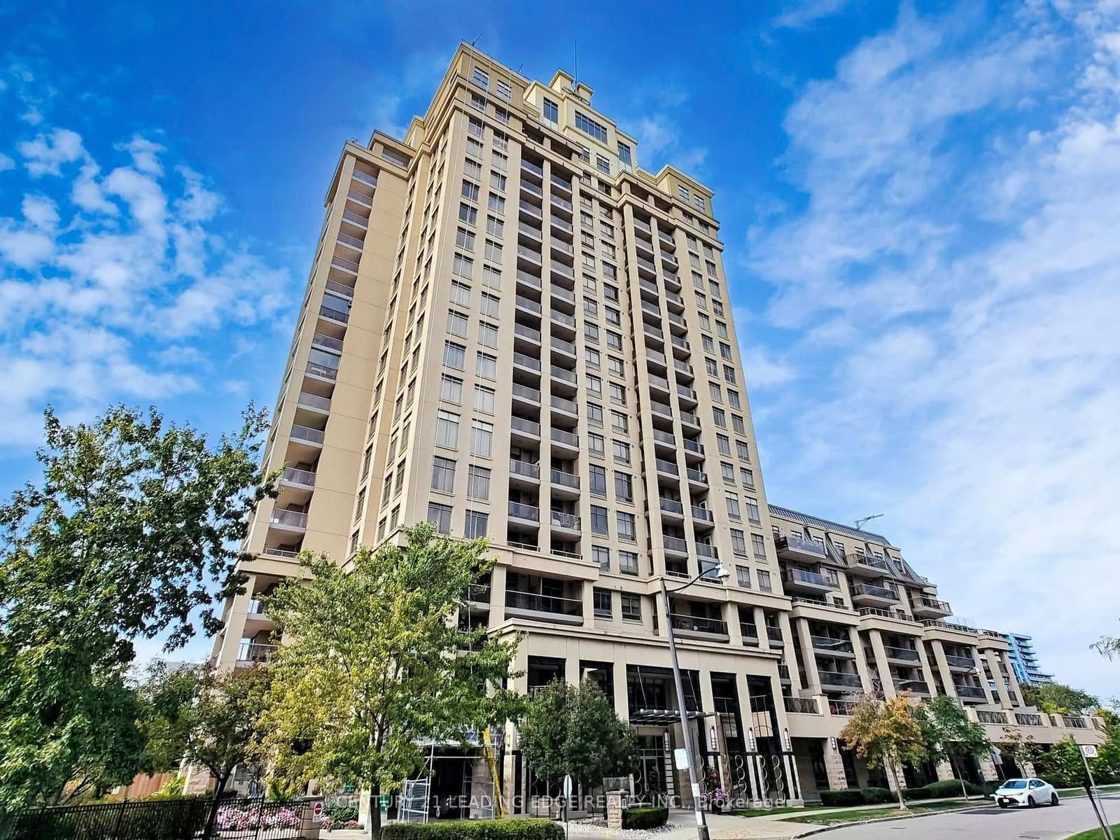 18 Kenaston Garden, Unit 1601 - Image 2