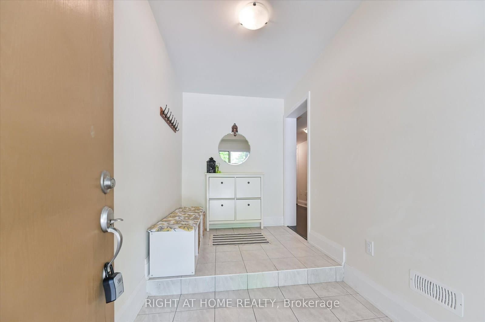 18 Kenneth Wood Crescent - Image 2