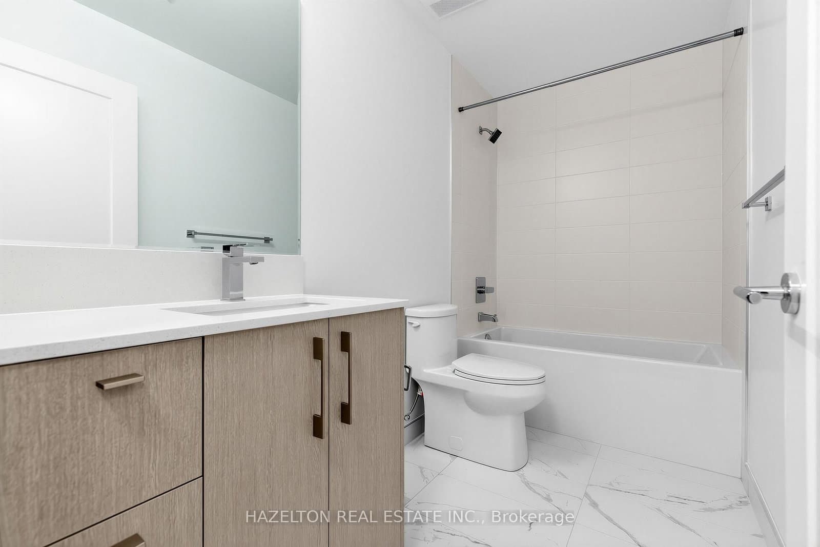 8 Manor Road W, Unit 705 - Image 6
