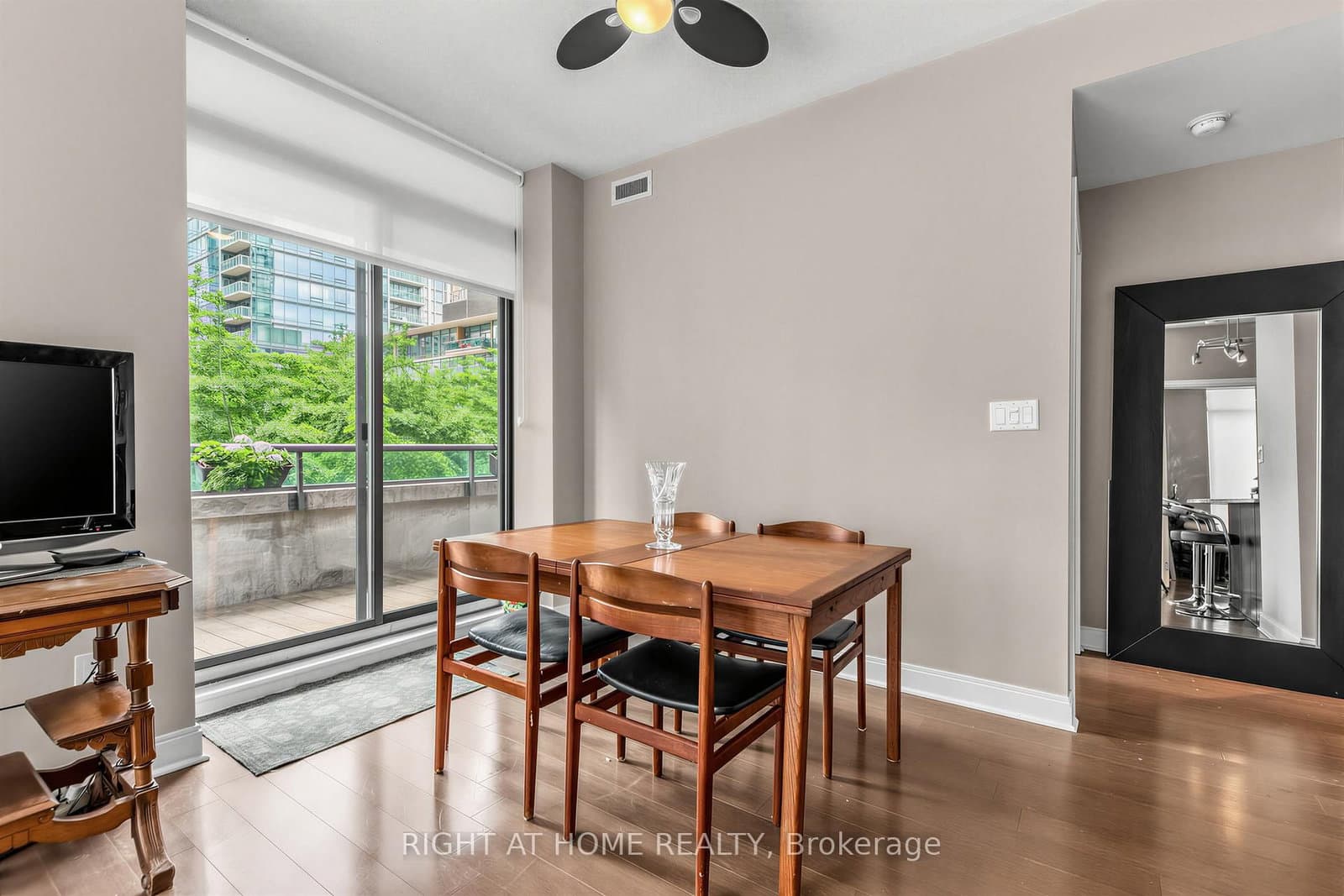 18 Yorkville Avenue, Unit 305 - Image 4