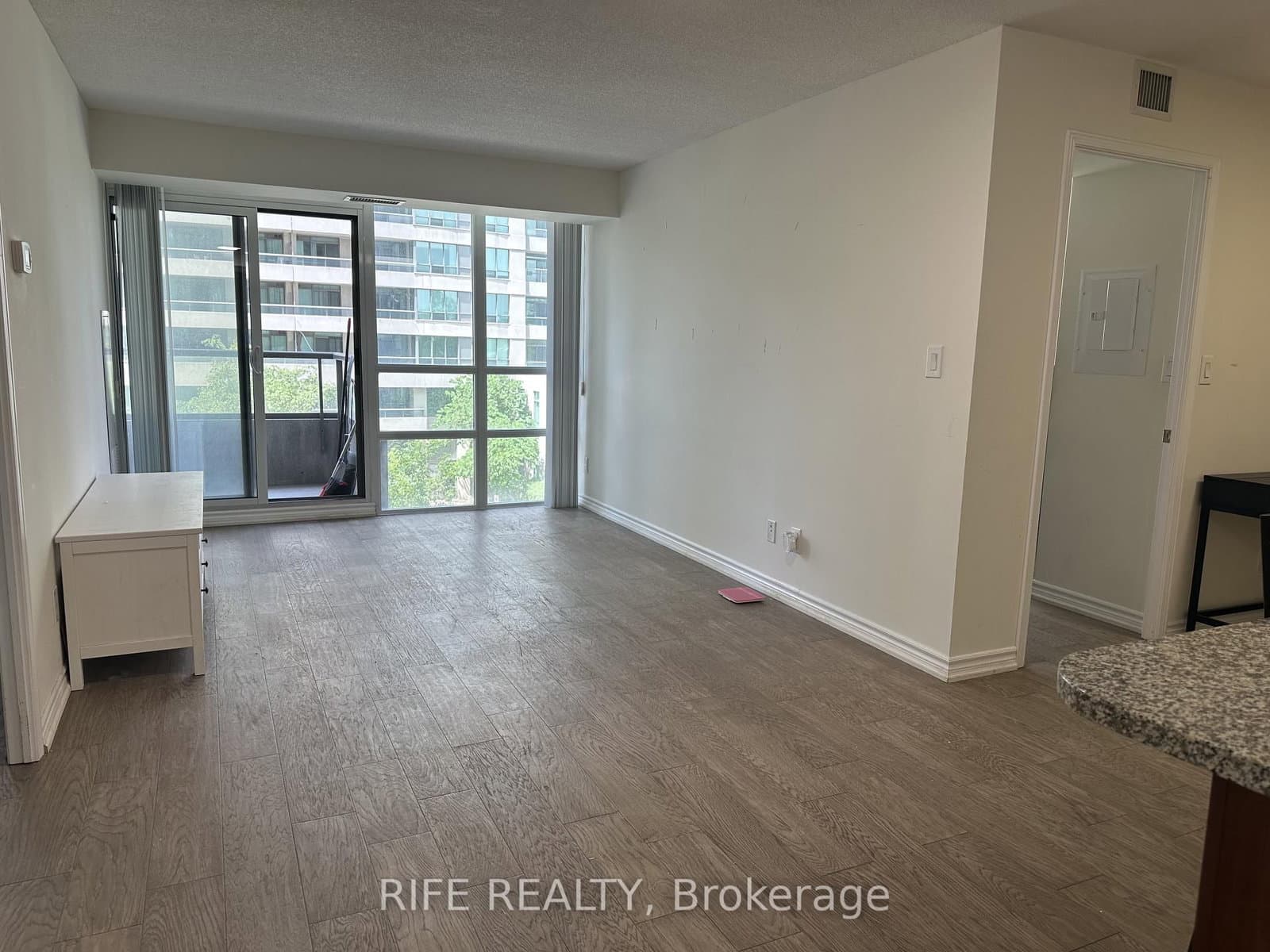 35 Hollywood Avenue, Unit 517 - Image 1