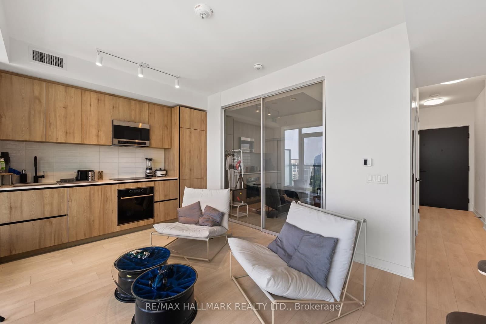 127 Broadway Avenue, Unit 1611 - Image 3