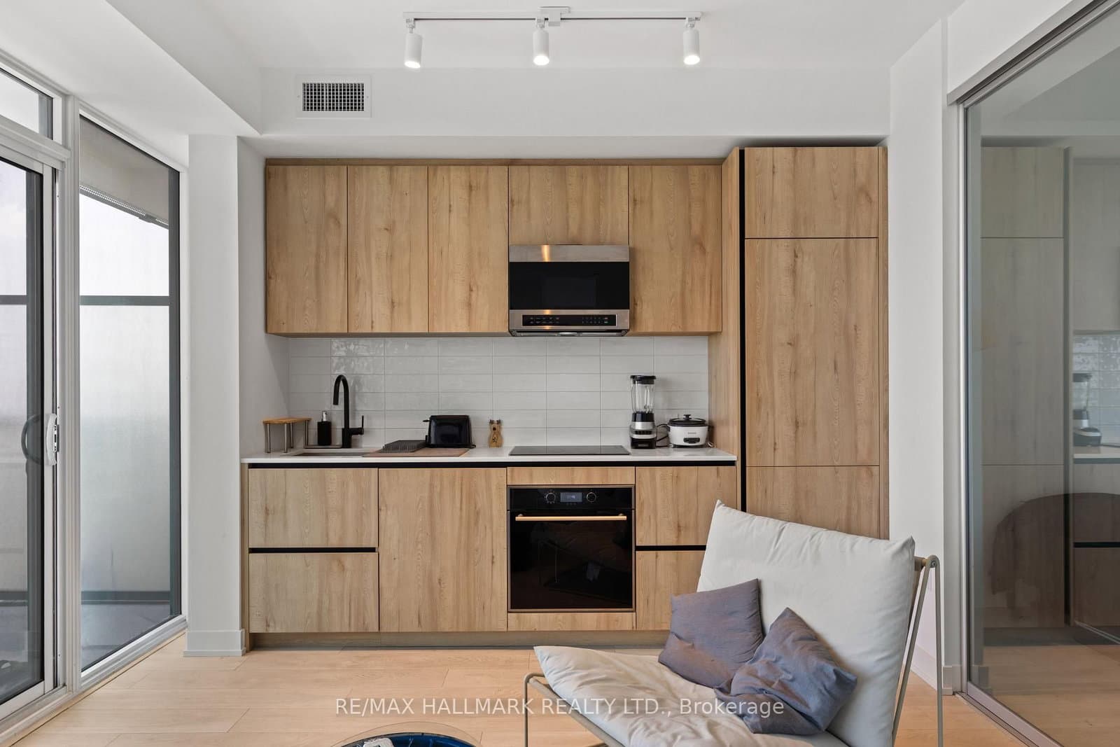 127 Broadway Avenue, Unit 1611 - Image 4