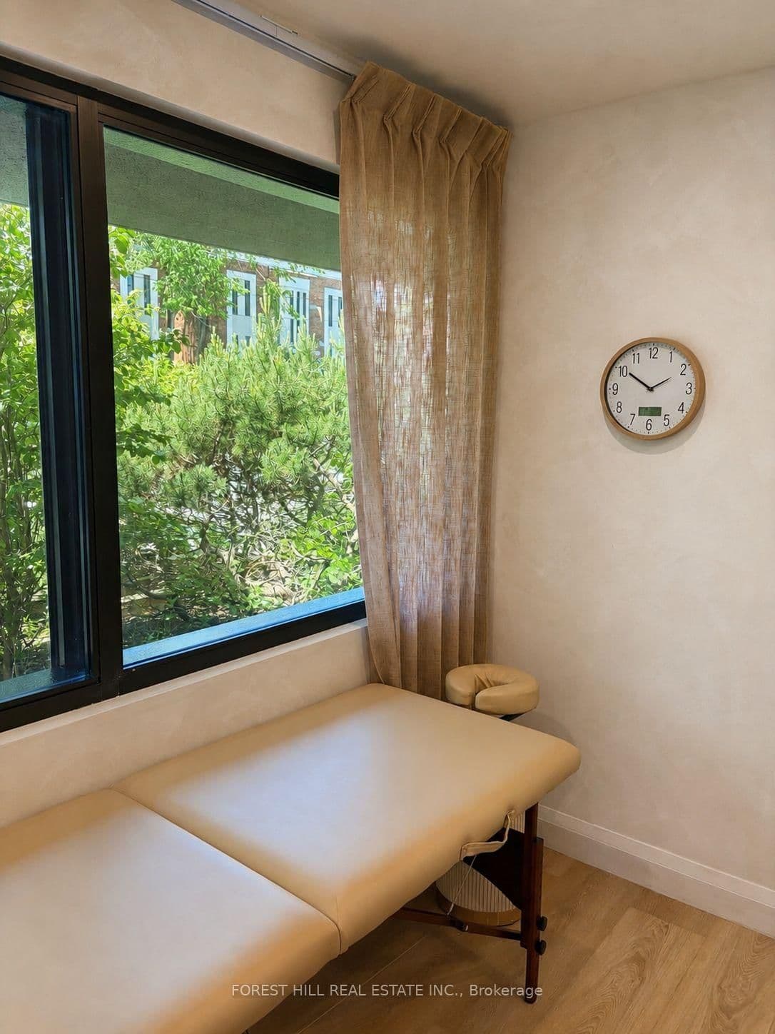 315 Avenue Road, Unit Room 2 - Image 3