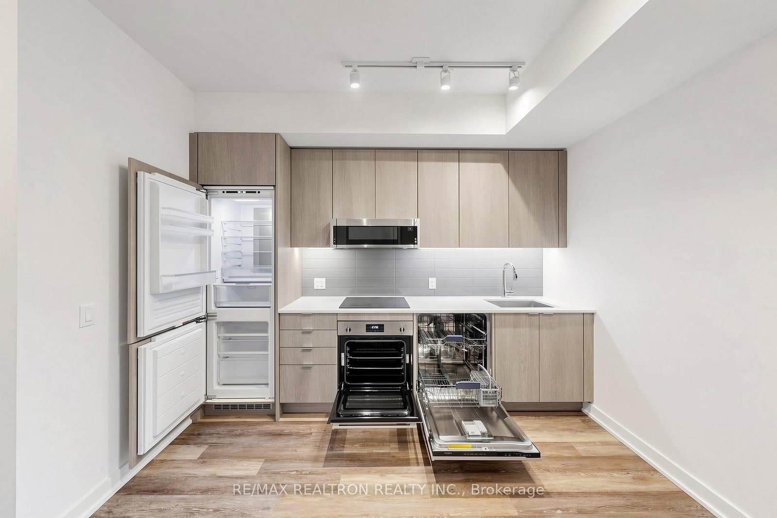 250 Lawrence Avenue W, Unit 701 - Image 4