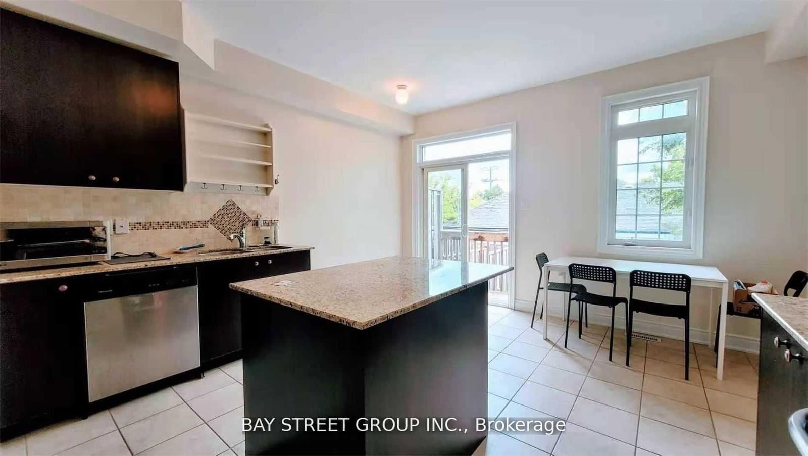 9 Strawflower Mews - Image 4
