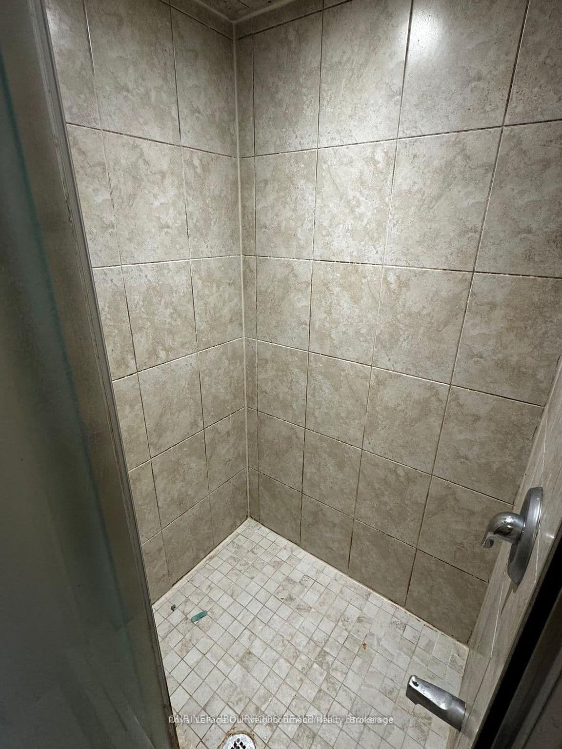 105 Poyntz Avenue, Unit Upper - Image 2