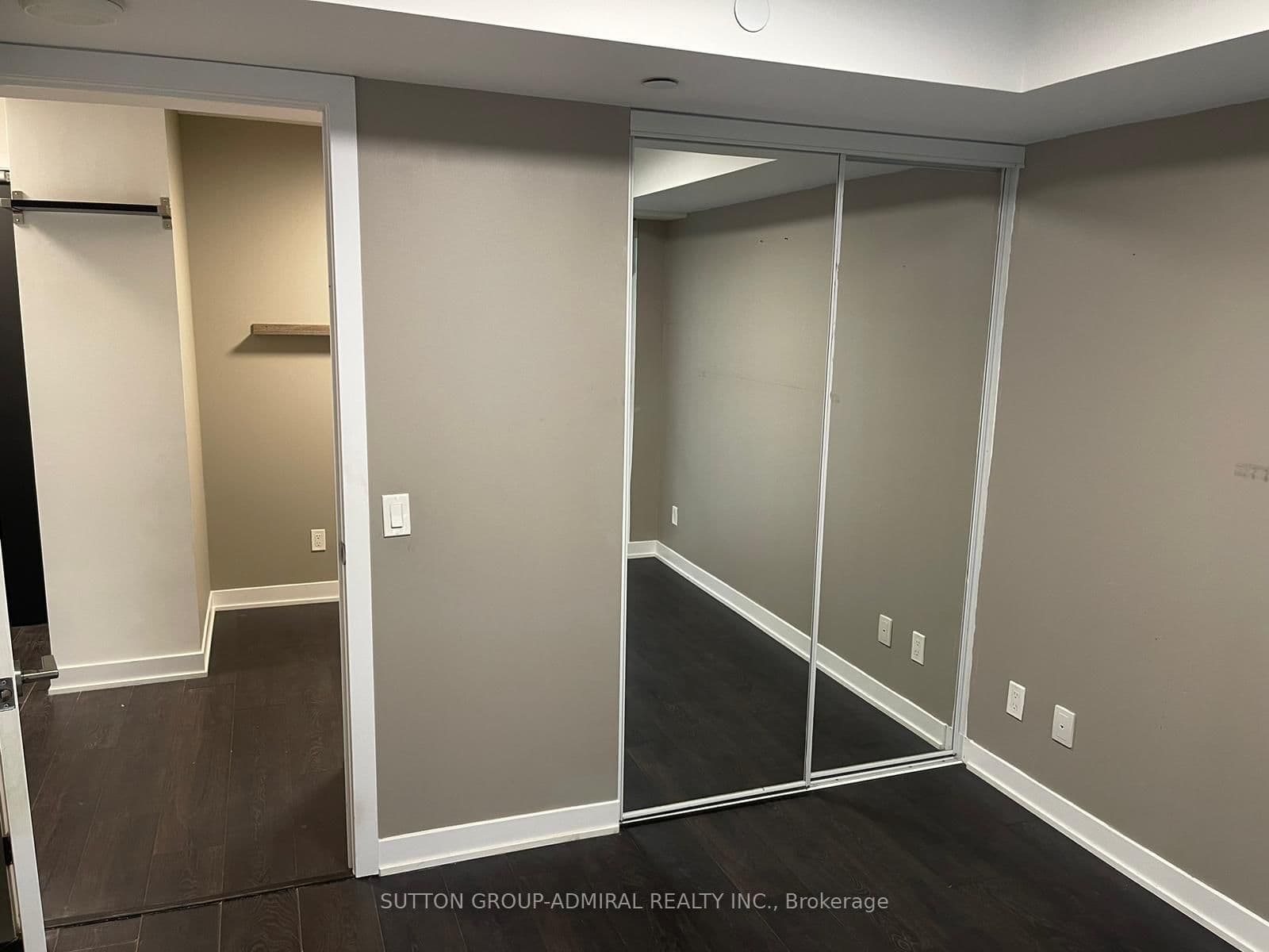 87 Peter Street, Unit 812 - Image 2
