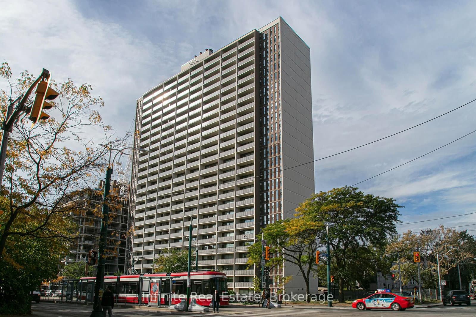 666 Spadina Avenue, Unit 403 - Image 1