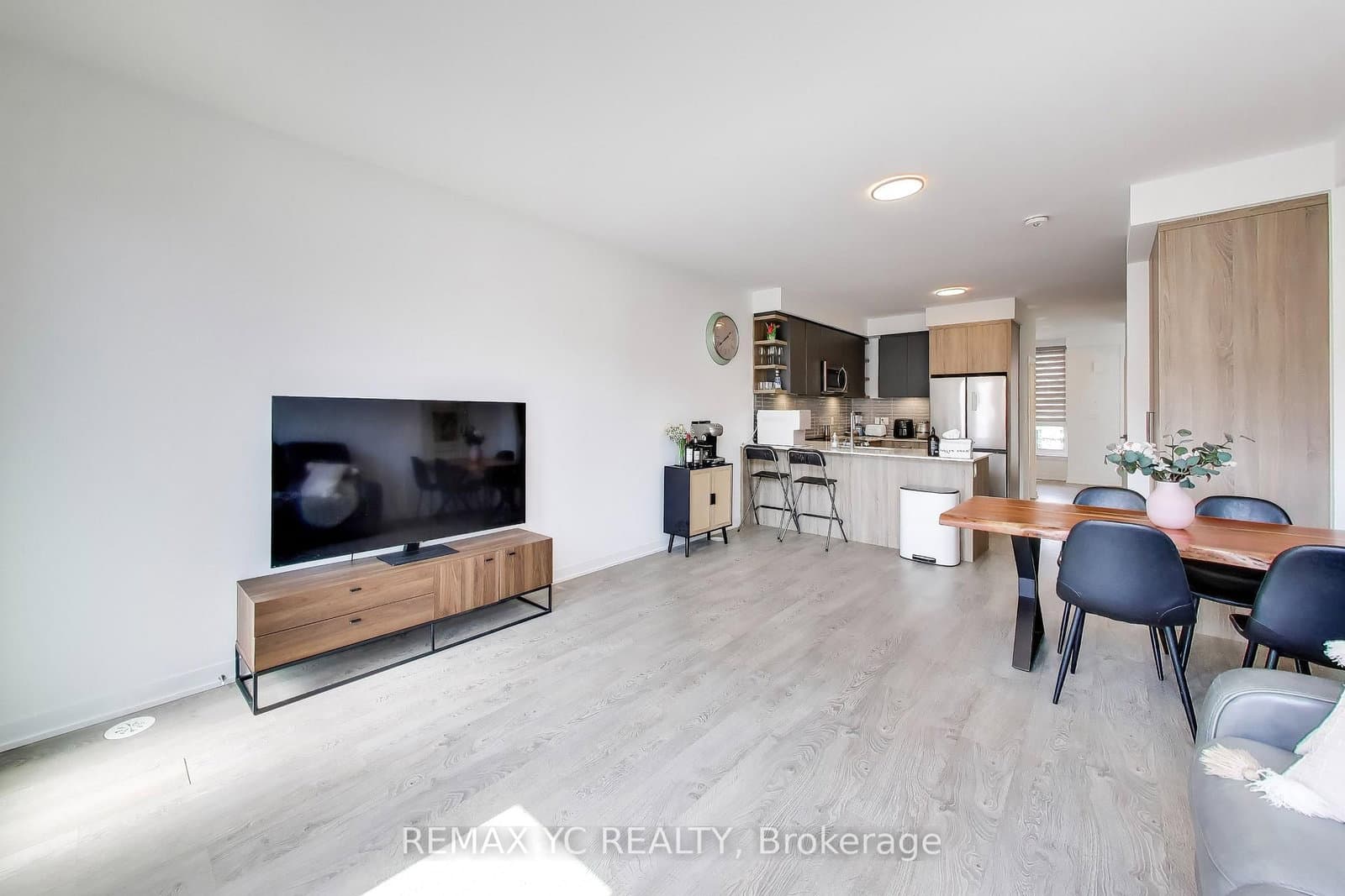 18 Deep Roots Terrace - Image 5