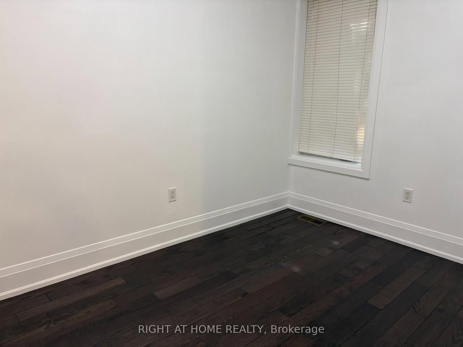 186 Mutual Street, Unit Main - Image 3