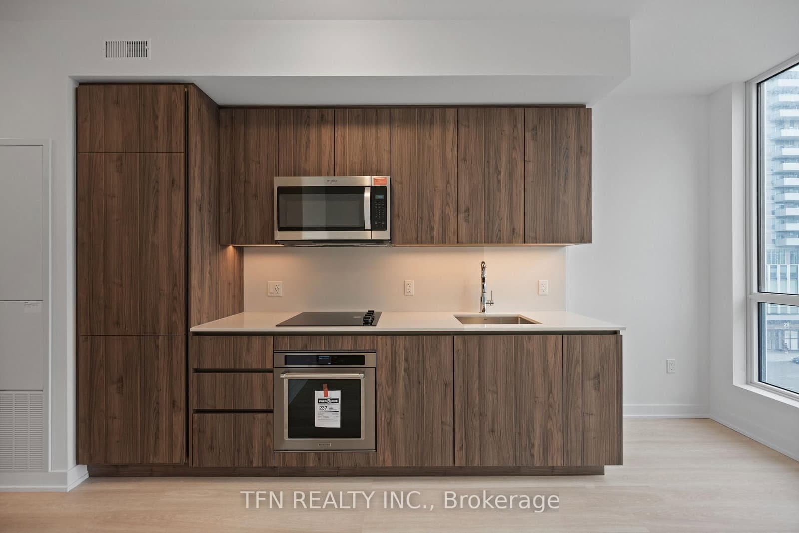 15 Richardson Street, Unit 504 - Image 6
