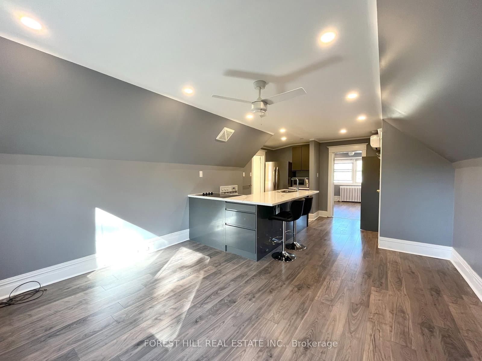 303 Lonsdale Road, Unit 3rd - Image 3