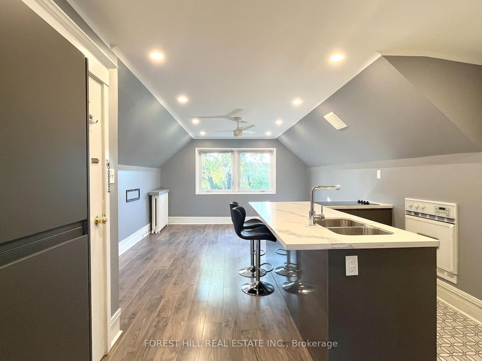 303 Lonsdale Road, Unit 3rd - Image 4