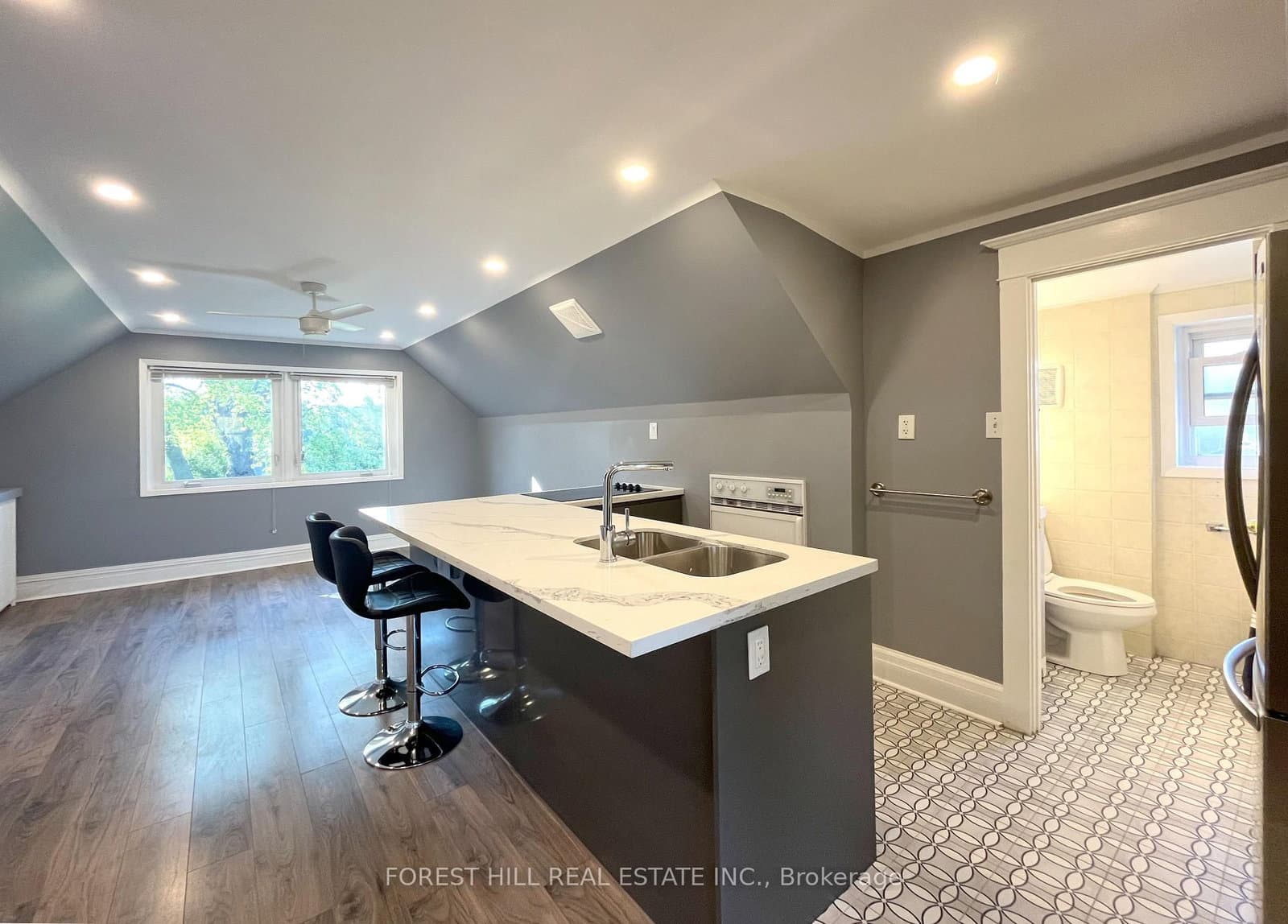 303 Lonsdale Road, Unit 3rd - Image 5