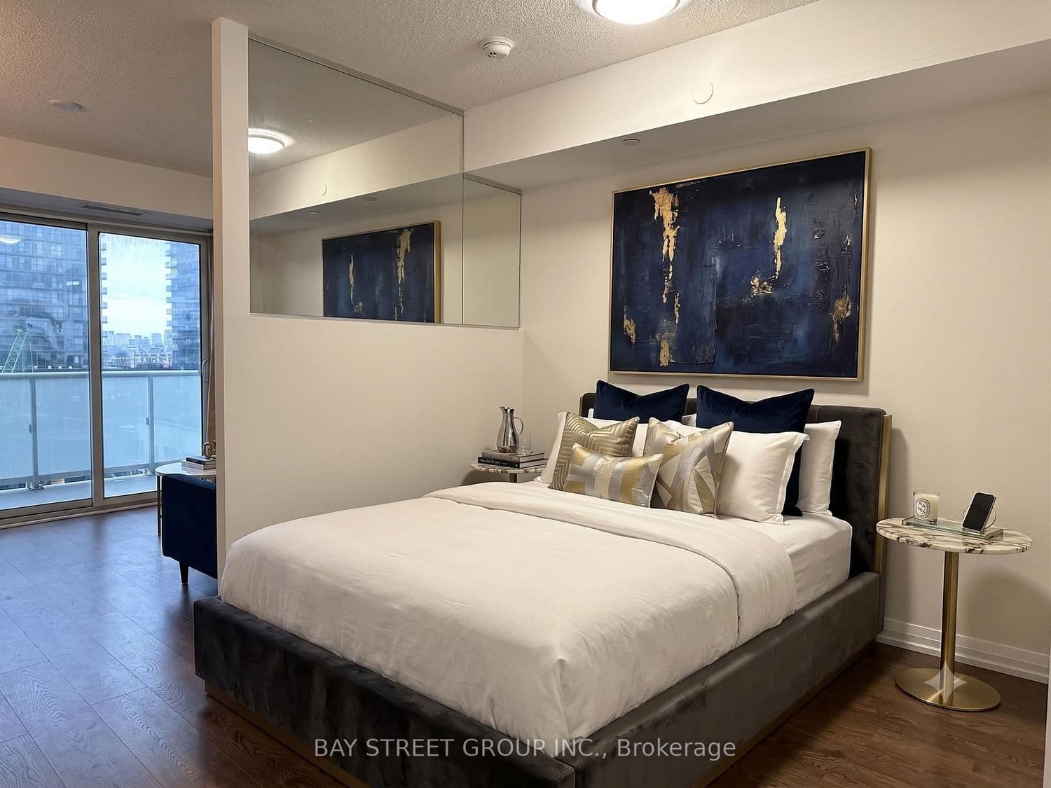 #1106 - 101 erskine Avenue