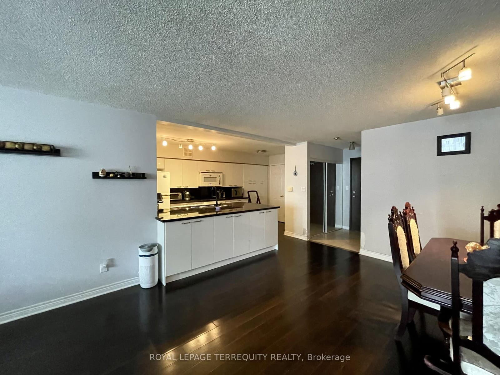 30 Greenfield Avenue, Unit 1009 - Image 3