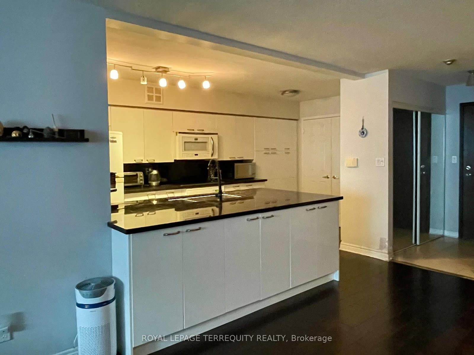 30 Greenfield Avenue, Unit 1009 - Image 4
