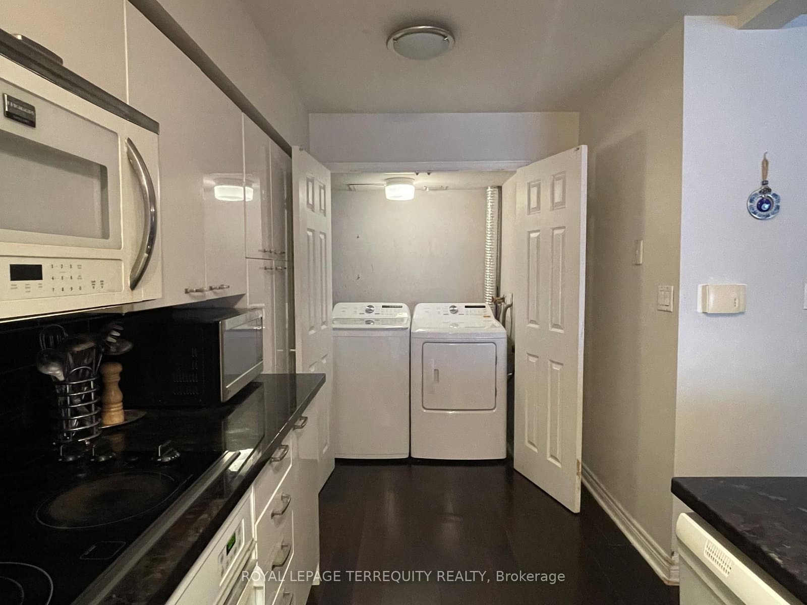 30 Greenfield Avenue, Unit 1009 - Image 5