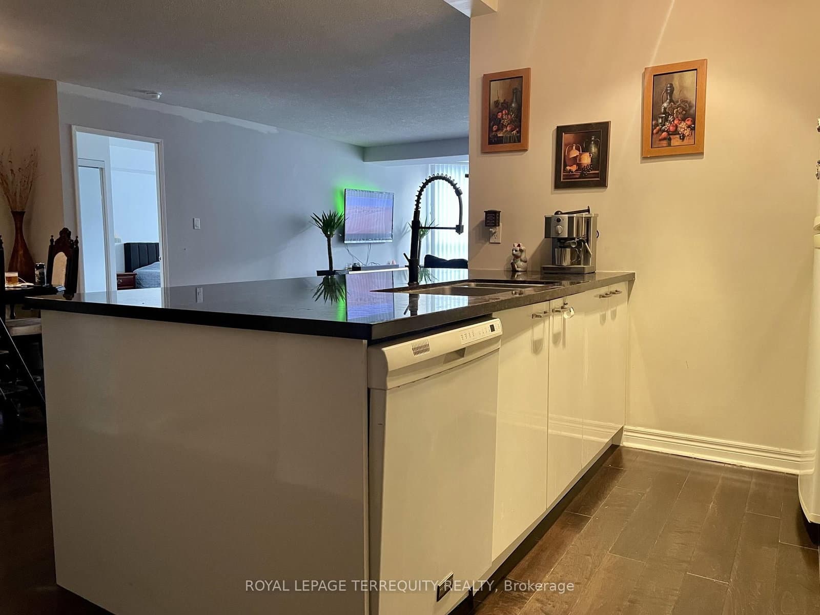 30 Greenfield Avenue, Unit 1009 - Image 6