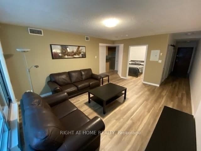 263 Wellington Street W, Unit 705 - Image 4
