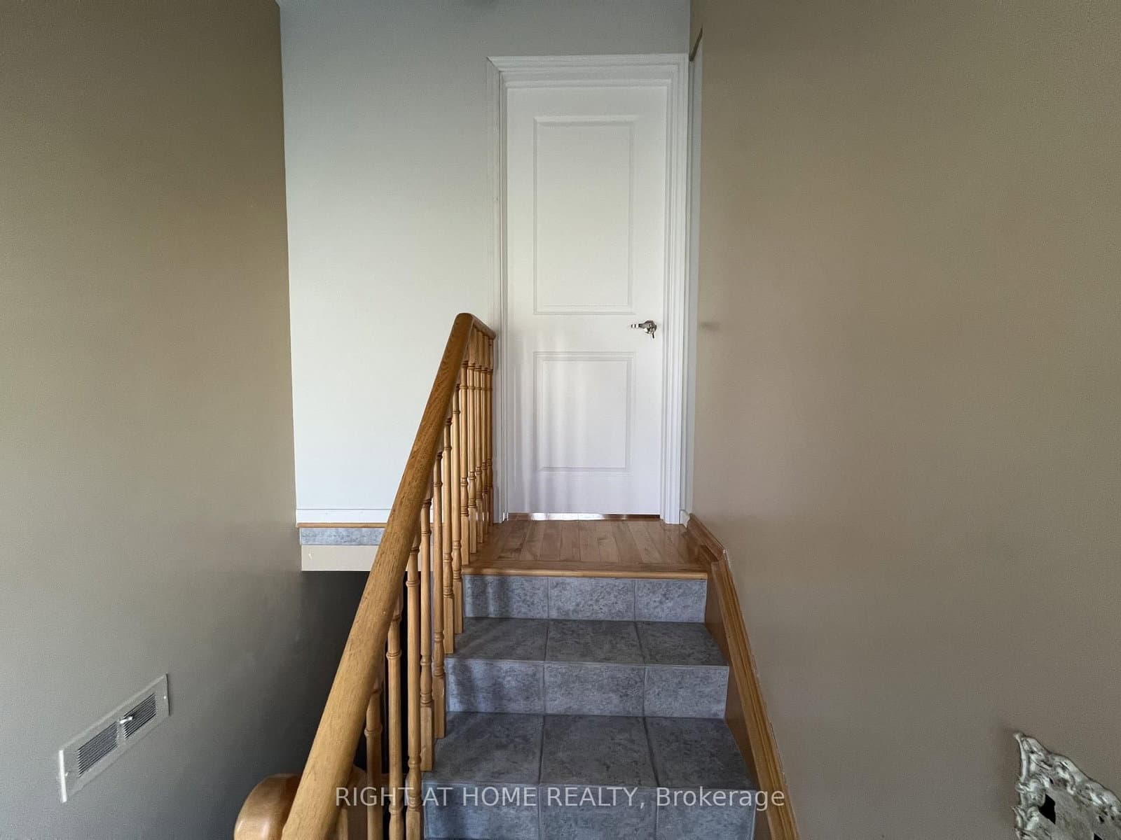 9 Dewlane Drive, Unit Main Floor - Image 2