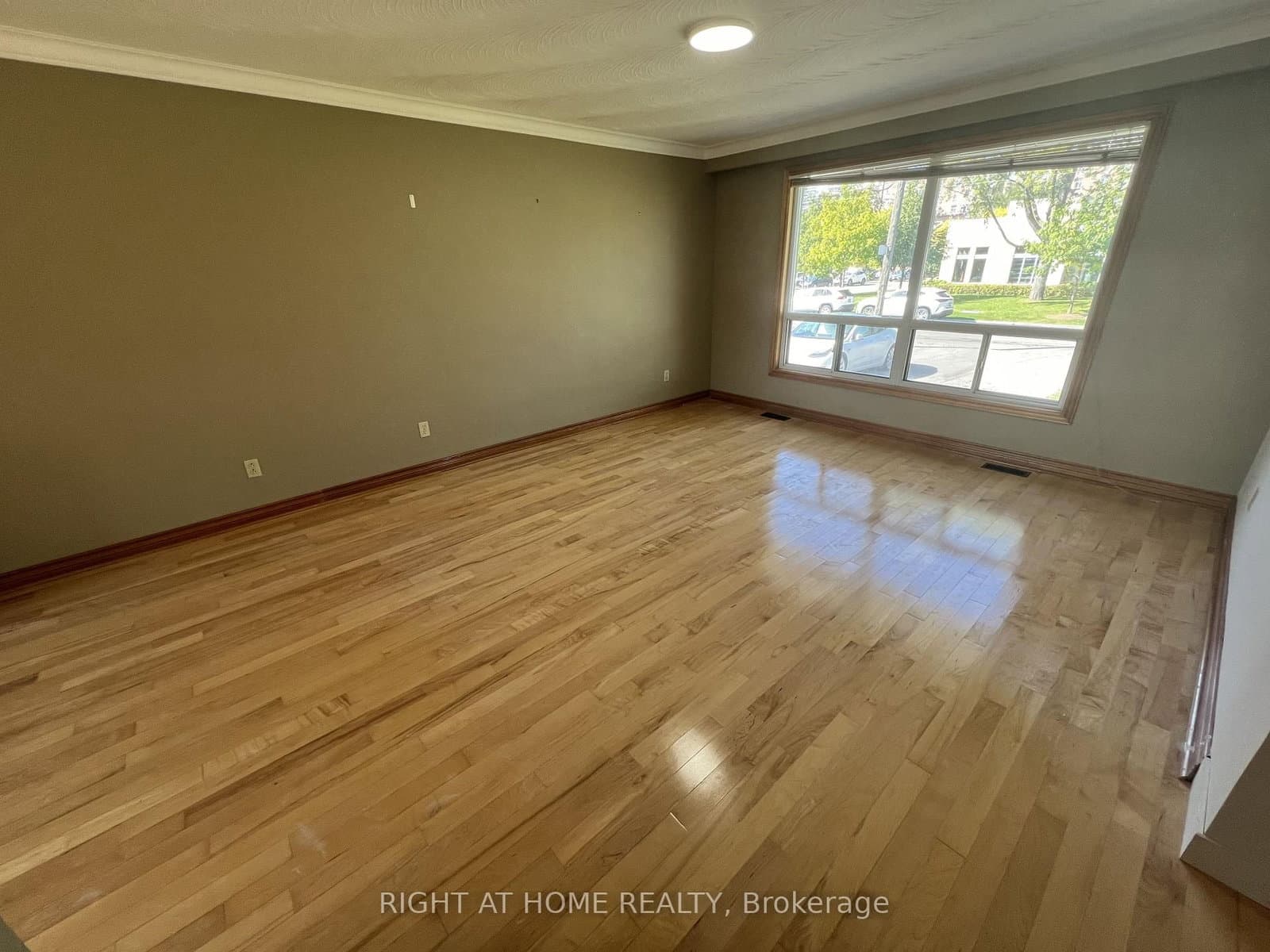 9 Dewlane Drive, Unit Main Floor - Image 3