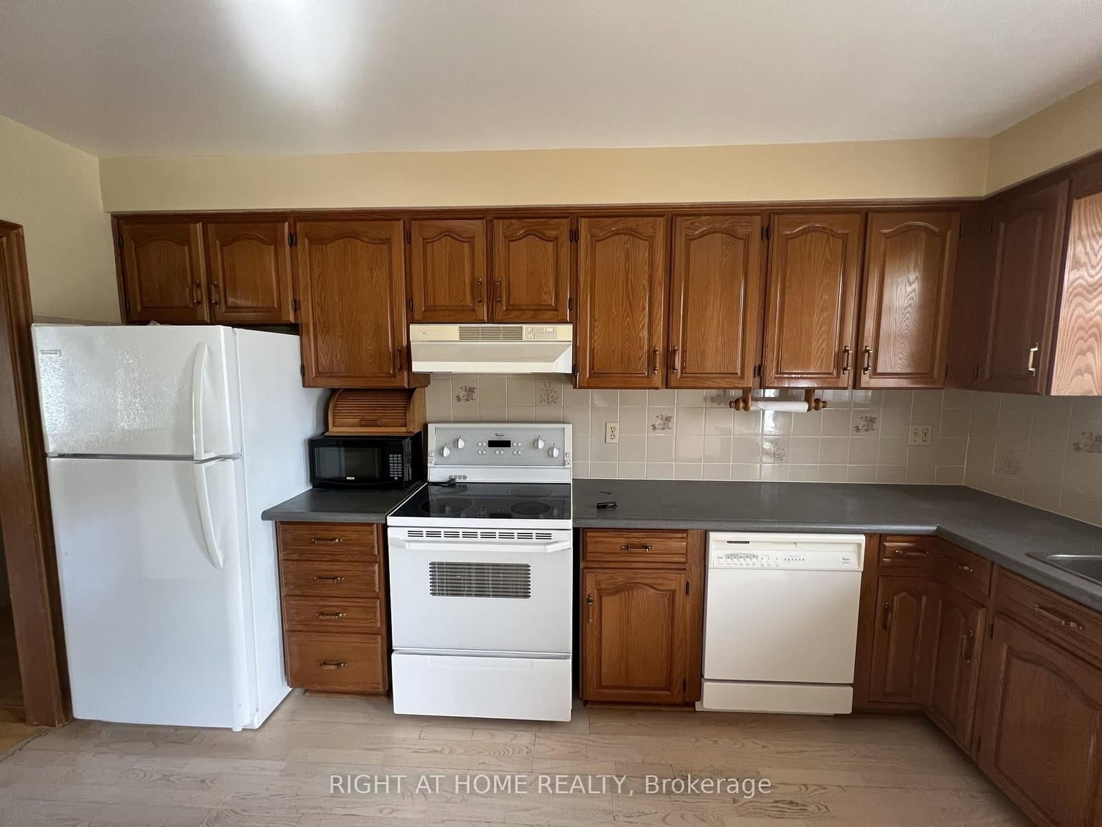 9 Dewlane Drive, Unit Main Floor - Image 6